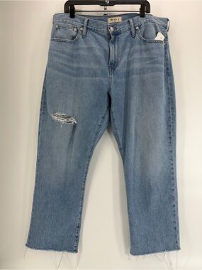⚙️ 3For$30 ⚙️ Madewell Light Blue Distressed Cropped Jeans